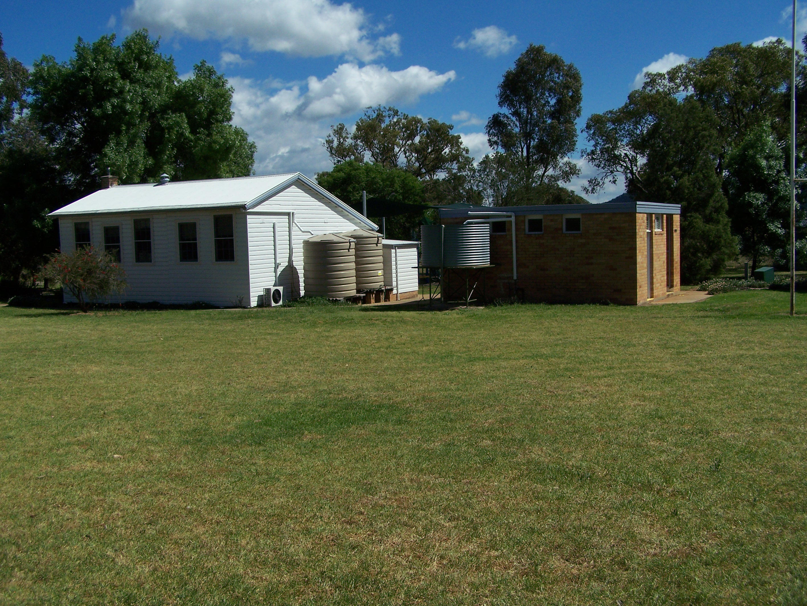 Bylong Upper WSeathershed And Toilet Block